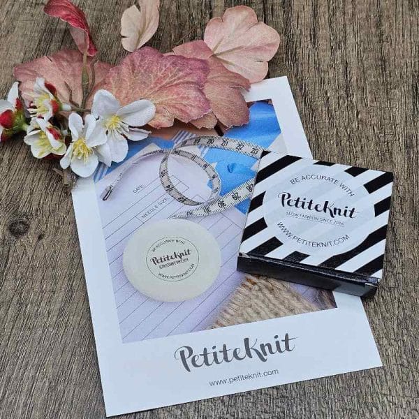 Bild på måttband från PetitKnit